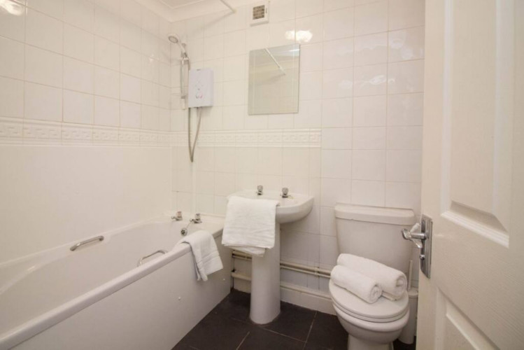 Serviced Apartment_StayZo Penthouse Accommodation 1- Premier Lodge_bathroom