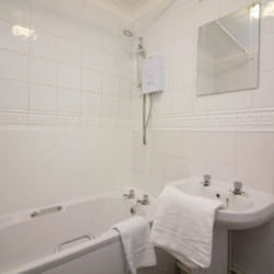 Serviced Apartment_StayZo Penthouse Accommodation 1- Premier Lodge_bathroom2